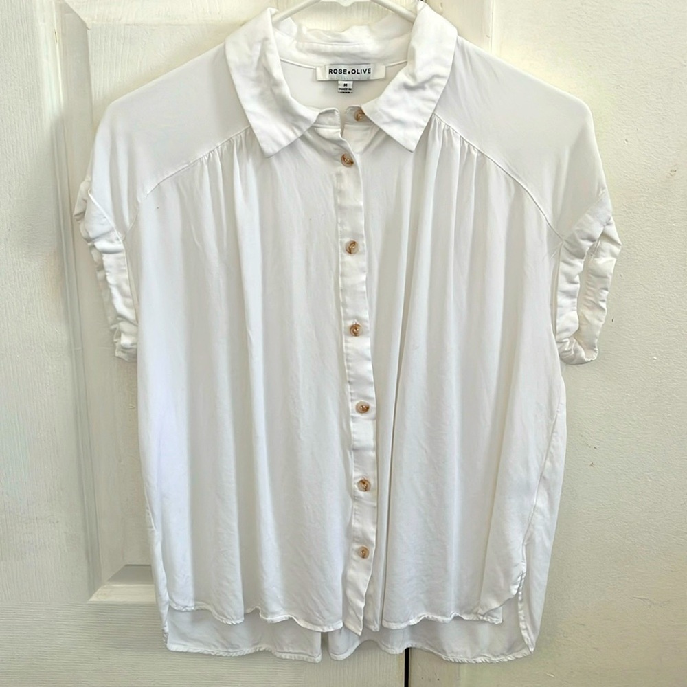 Women’s size medium white button down short sleeved flowy comfortable shirt